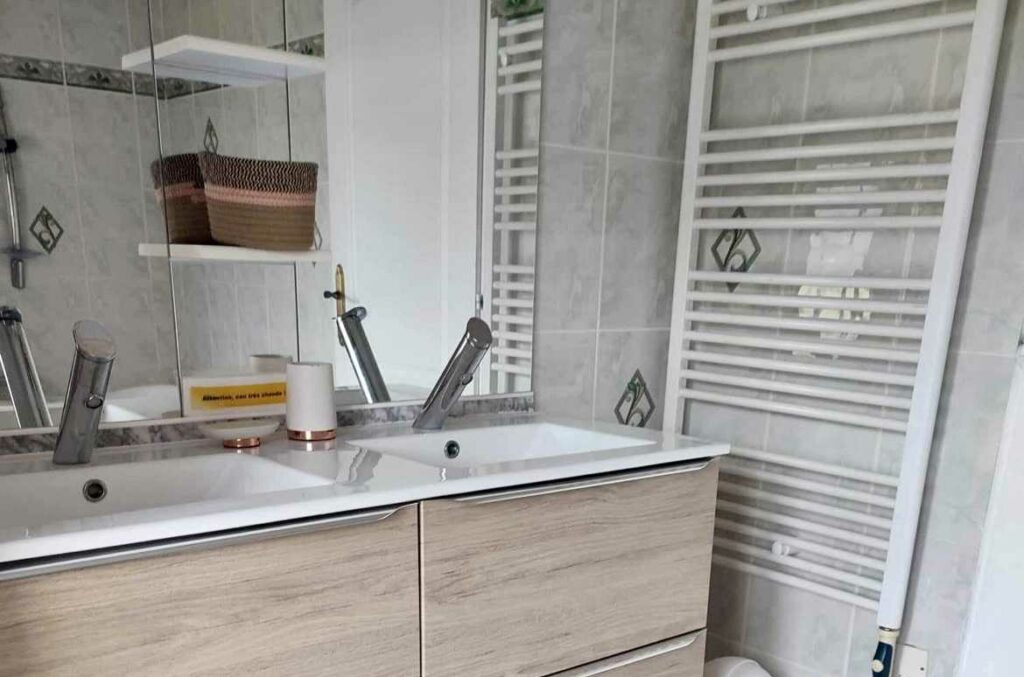 57D18F3A-A43D-44B0-8B98-3164BC0C503D